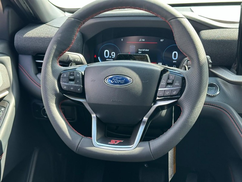 Ford Explorer Vehicle Full-screen Gallery Image 7