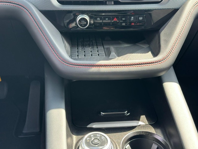 Ford Explorer Vehicle Full-screen Gallery Image 9