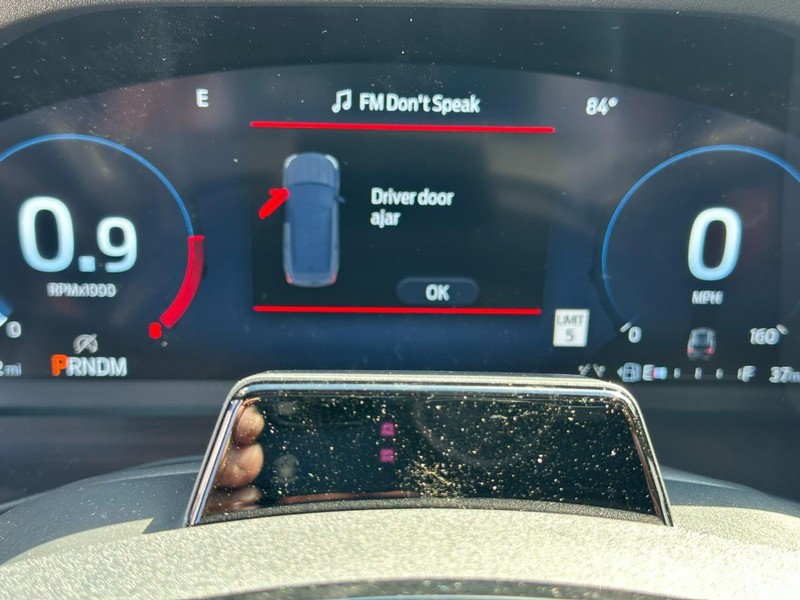 Ford Explorer Vehicle Full-screen Gallery Image 15