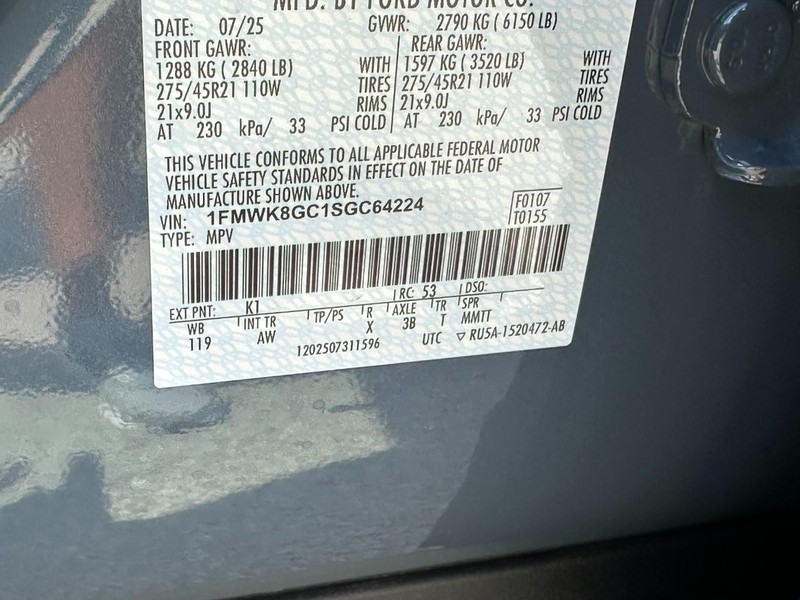 Ford Explorer Vehicle Full-screen Gallery Image 17