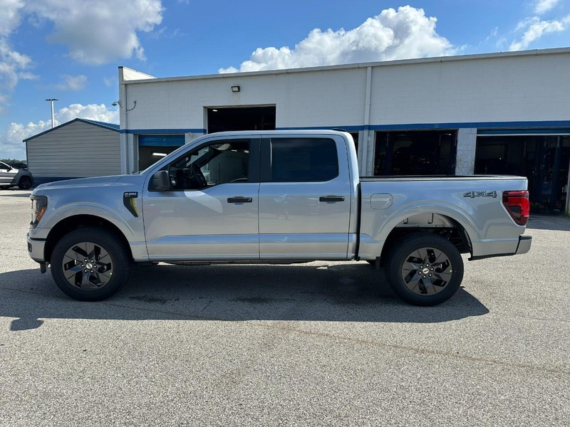 Ford F-150 Vehicle Full-screen Gallery Image 2