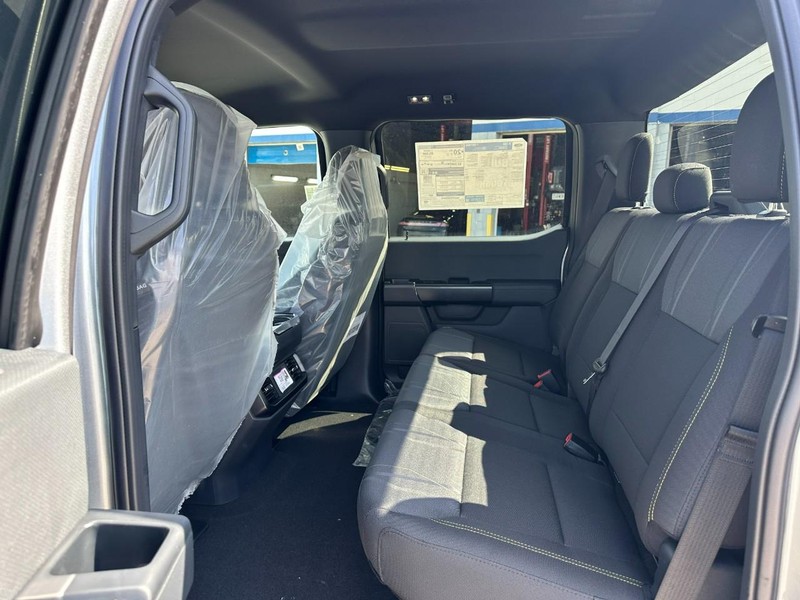 Ford F-150 Vehicle Full-screen Gallery Image 4