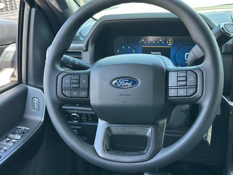 Ford F-150 Vehicle Full-screen Gallery Image 6