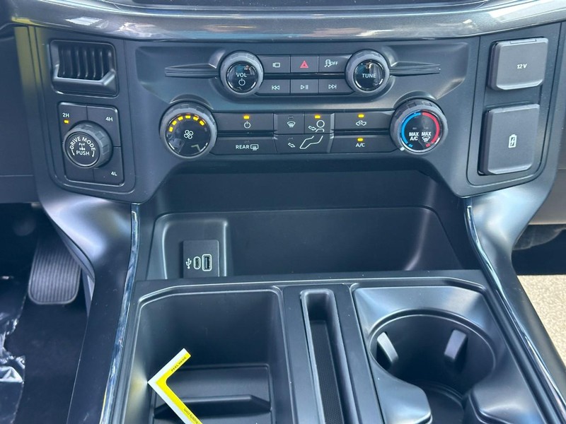 Ford F-150 Vehicle Full-screen Gallery Image 8