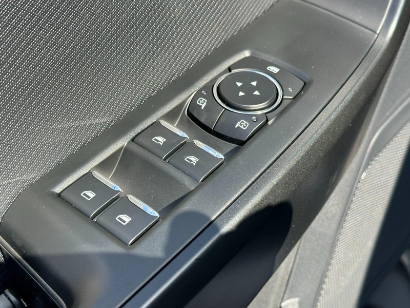 Ford F-150 Vehicle Full-screen Gallery Image 9