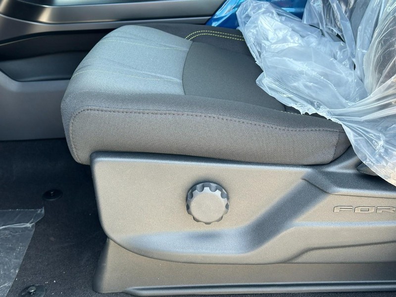 Ford F-150 Vehicle Full-screen Gallery Image 10