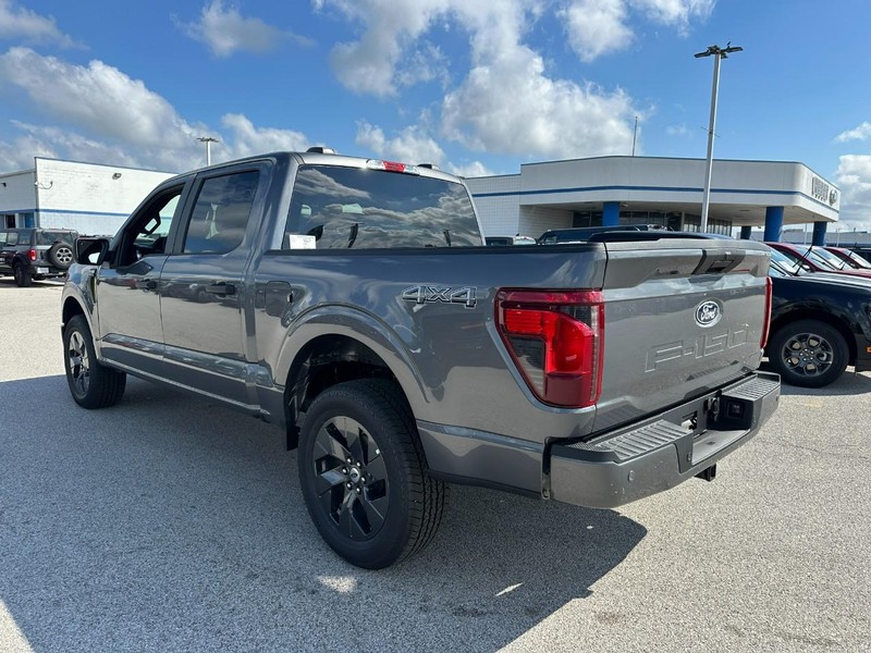 Ford F-150 Vehicle Full-screen Gallery Image 3