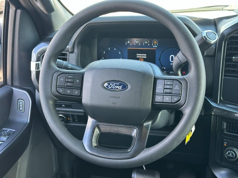 Ford F-150 Vehicle Full-screen Gallery Image 6