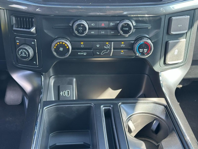 Ford F-150 Vehicle Full-screen Gallery Image 8