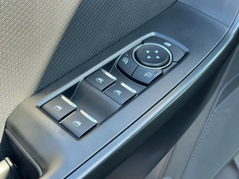 Ford F-150 Vehicle Full-screen Gallery Image 9