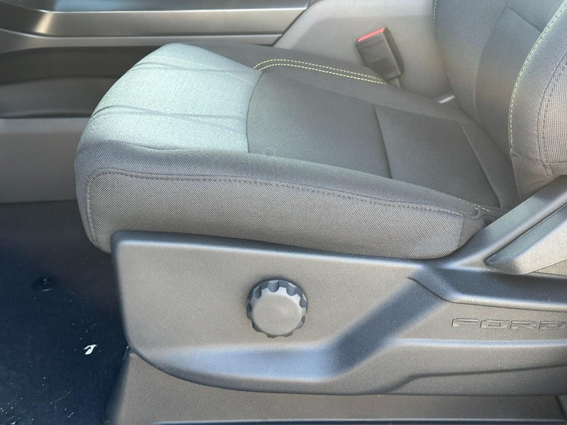 Ford F-150 Vehicle Full-screen Gallery Image 10