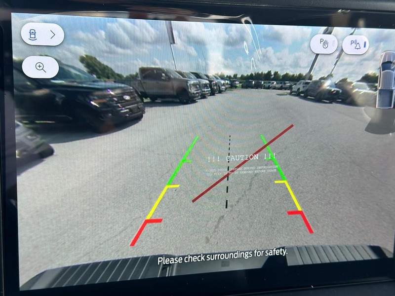 Ford F-150 Vehicle Full-screen Gallery Image 14