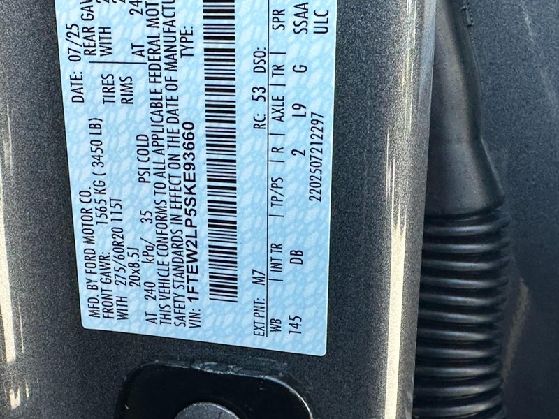 Ford F-150 Vehicle Full-screen Gallery Image 15