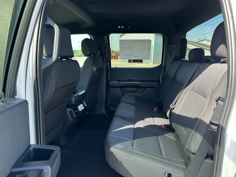 Ford F-150 Vehicle Full-screen Gallery Image 4