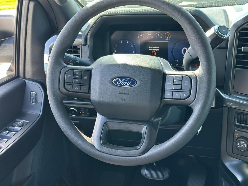 Ford F-150 Vehicle Full-screen Gallery Image 6