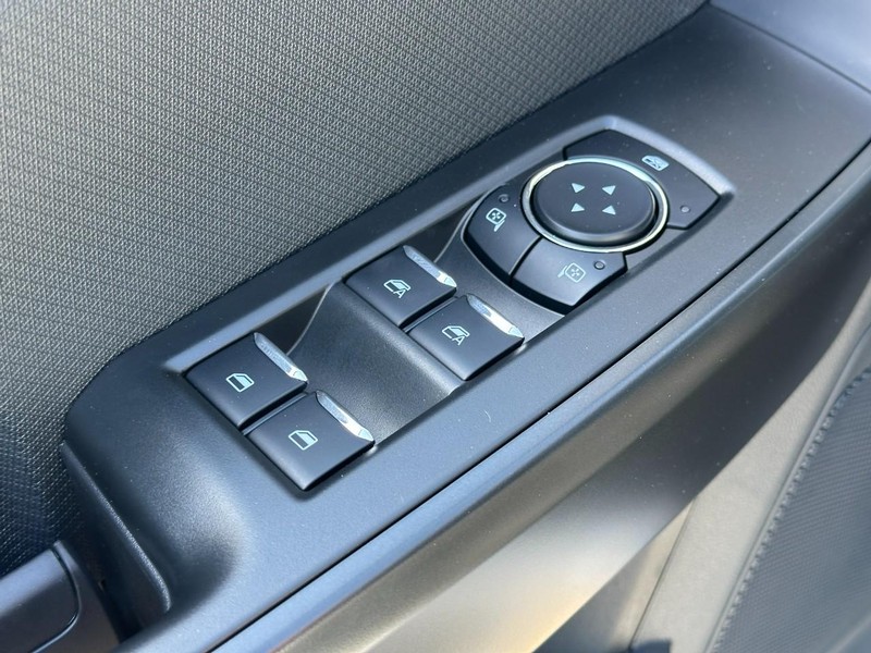 Ford F-150 Vehicle Full-screen Gallery Image 9