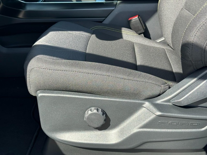 Ford F-150 Vehicle Full-screen Gallery Image 10