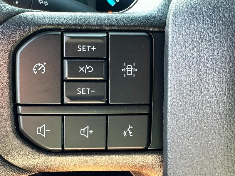 Ford F-150 Vehicle Full-screen Gallery Image 11