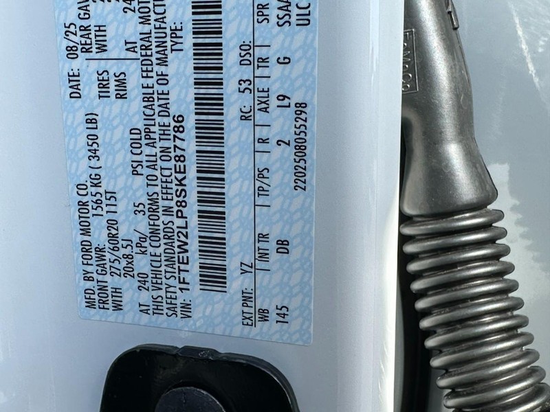 Ford F-150 Vehicle Full-screen Gallery Image 15