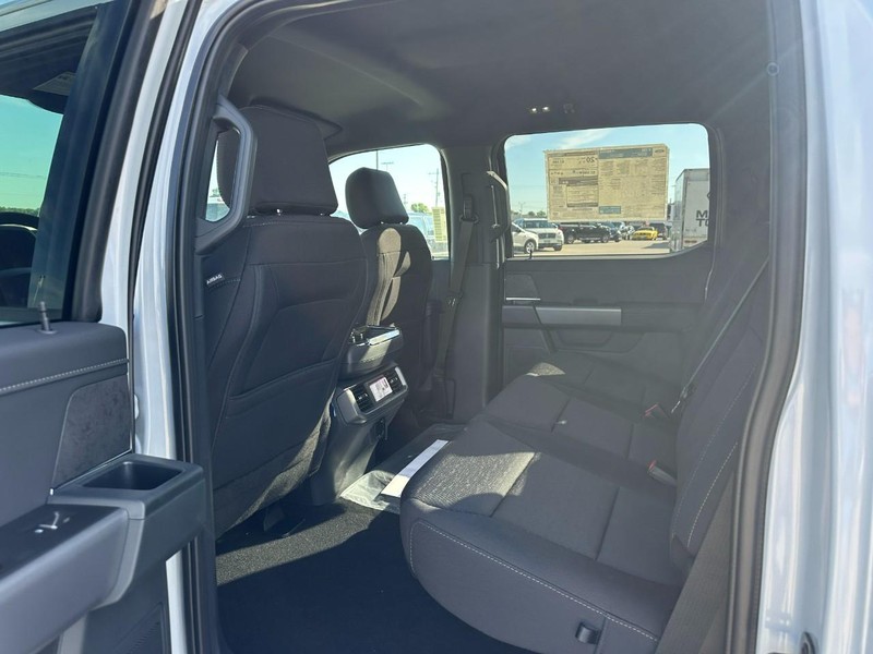 Ford F-150 Vehicle Full-screen Gallery Image 4