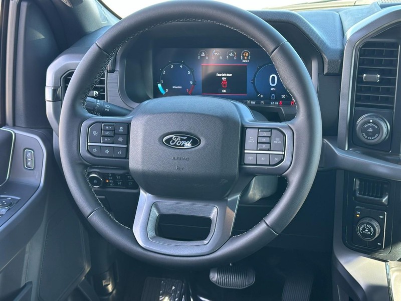 Ford F-150 Vehicle Full-screen Gallery Image 6