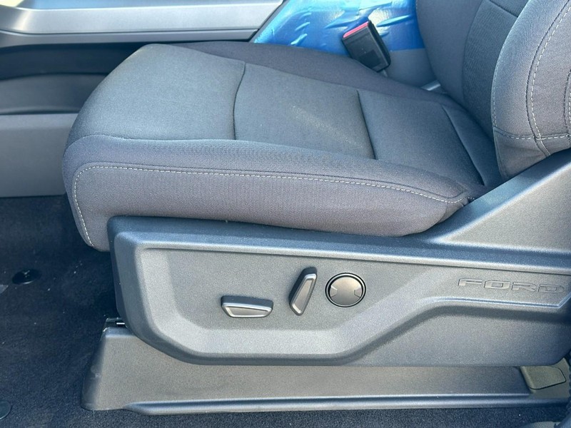 Ford F-150 Vehicle Full-screen Gallery Image 10