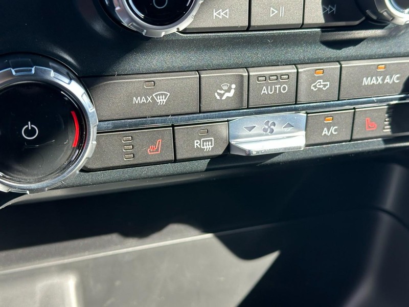 Ford F-150 Vehicle Full-screen Gallery Image 14