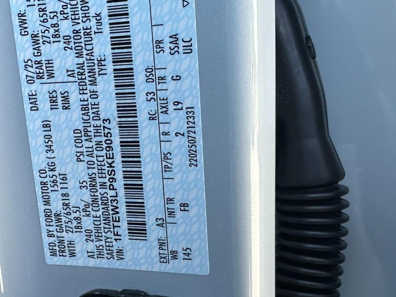 Ford F-150 Vehicle Full-screen Gallery Image 17