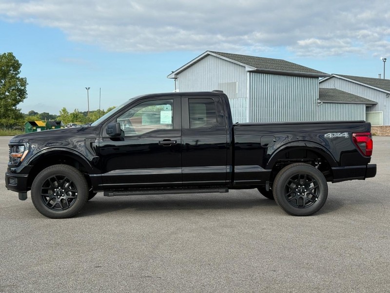 Ford F-150 Vehicle Full-screen Gallery Image 2
