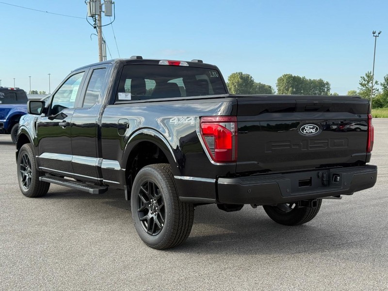 Ford F-150 Vehicle Full-screen Gallery Image 3