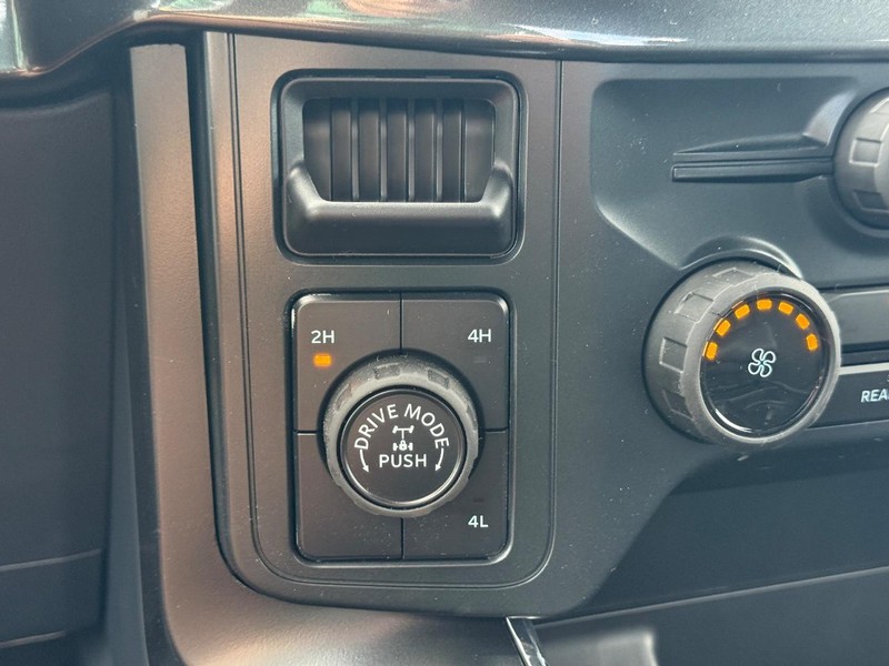 Ford F-150 Vehicle Full-screen Gallery Image 12