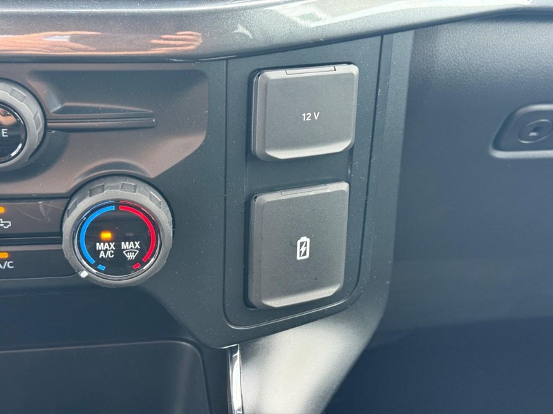 Ford F-150 Vehicle Full-screen Gallery Image 14