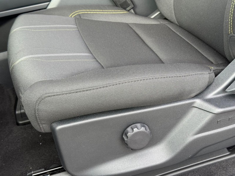 Ford F-150 Vehicle Full-screen Gallery Image 16