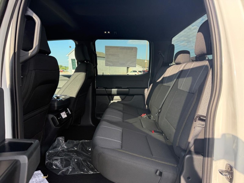 Ford F-150 Vehicle Full-screen Gallery Image 5