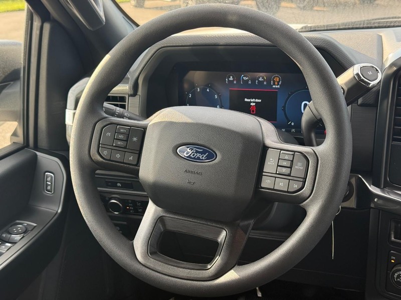 Ford F-150 Vehicle Full-screen Gallery Image 7