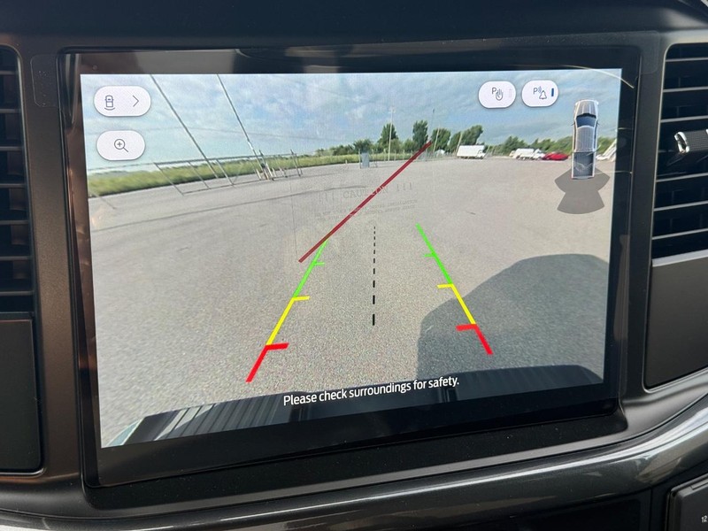 Ford F-150 Vehicle Full-screen Gallery Image 11