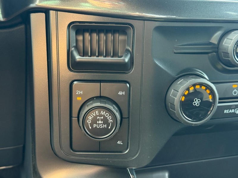 Ford F-150 Vehicle Full-screen Gallery Image 12