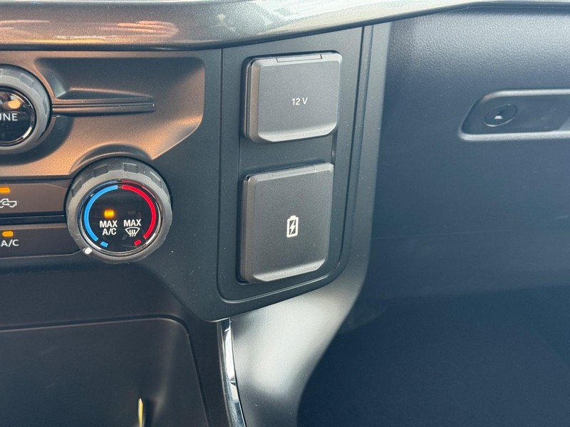 Ford F-150 Vehicle Full-screen Gallery Image 14