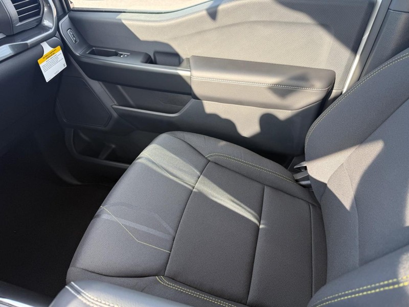 Ford F-150 Vehicle Full-screen Gallery Image 15