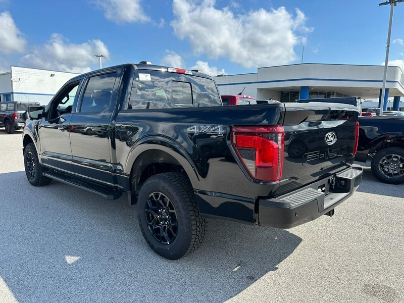 Ford F-150 Vehicle Full-screen Gallery Image 3