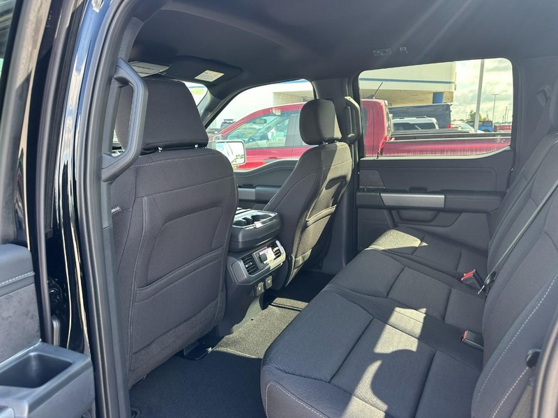 Ford F-150 Vehicle Full-screen Gallery Image 4