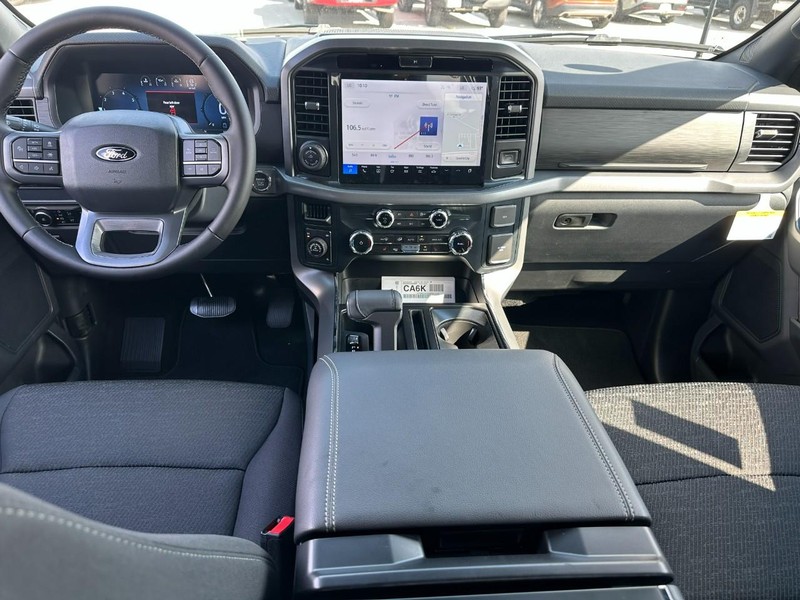 Ford F-150 Vehicle Full-screen Gallery Image 5