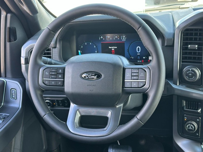 Ford F-150 Vehicle Full-screen Gallery Image 6