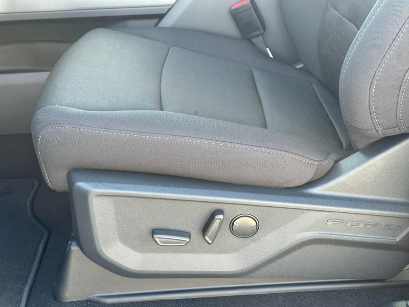 Ford F-150 Vehicle Full-screen Gallery Image 10