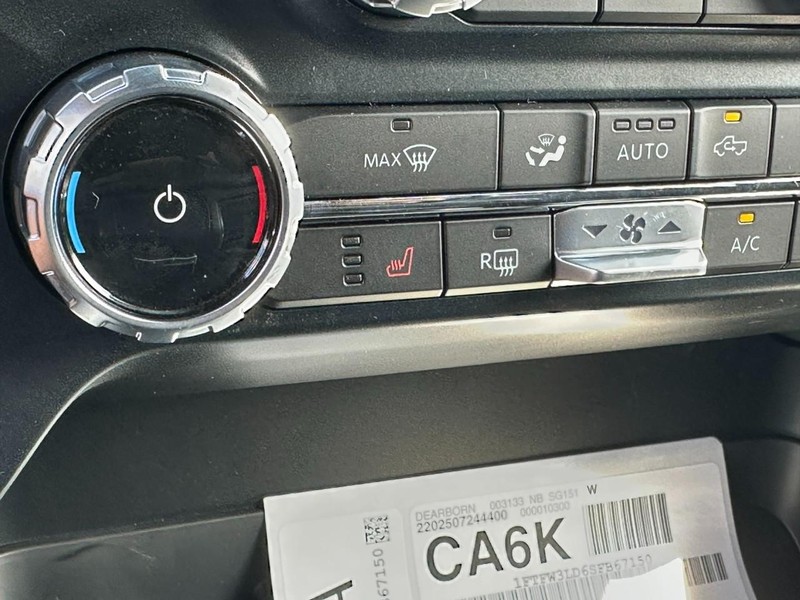 Ford F-150 Vehicle Full-screen Gallery Image 14