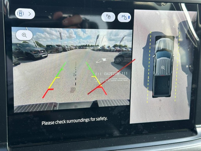 Ford F-150 Vehicle Full-screen Gallery Image 16