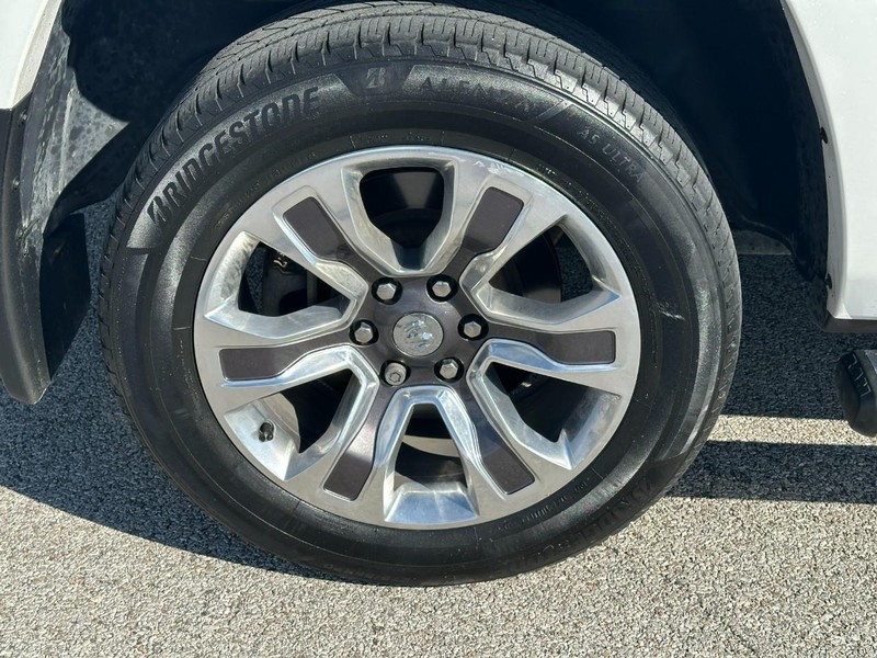 Ram 1500 Vehicle Full-screen Gallery Image 7