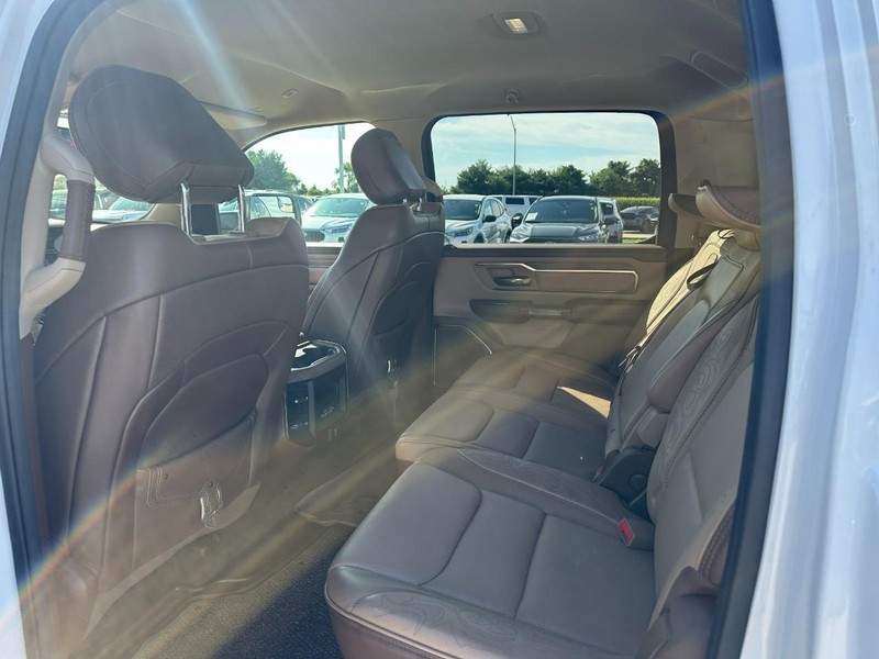 Ram 1500 Vehicle Full-screen Gallery Image 10