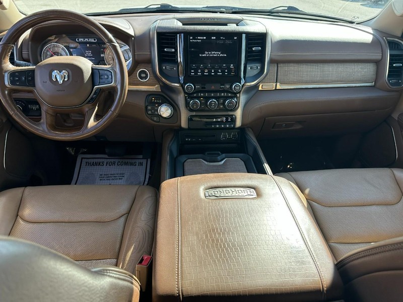 Ram 1500 Vehicle Full-screen Gallery Image 11