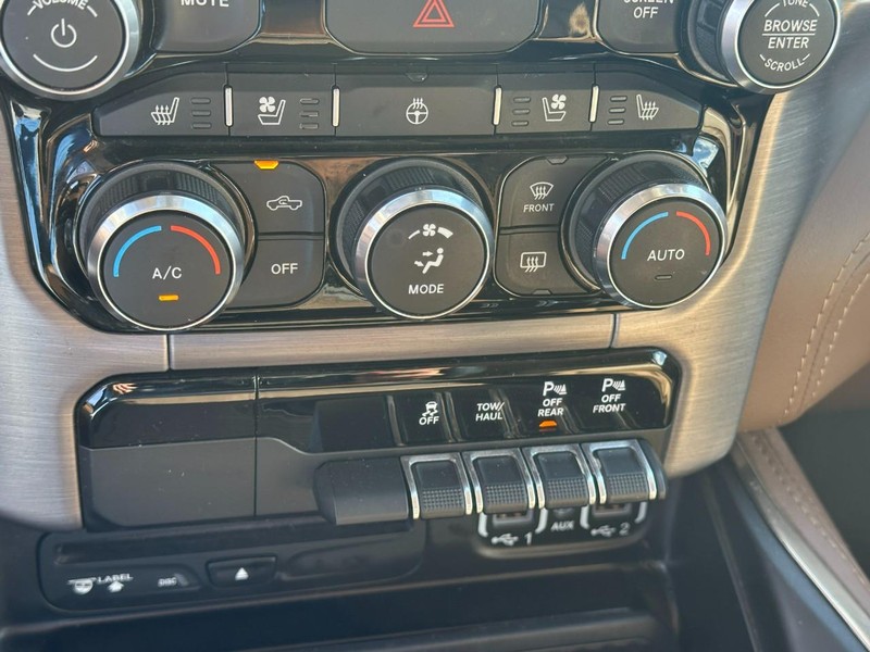 Ram 1500 Vehicle Full-screen Gallery Image 24